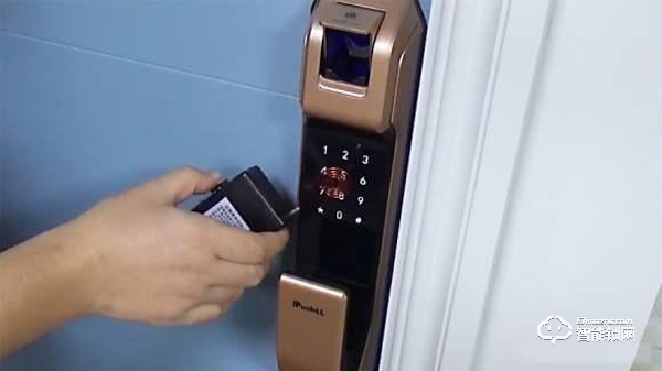專家評(píng)面部識(shí)別智能門鎖：現(xiàn)階段安全系數(shù)低，還是選靠譜的