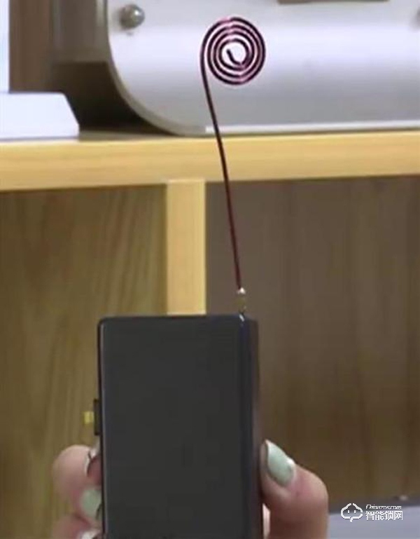 數(shù)千元買(mǎi)的智能鎖變“智障鎖” “有家難回”真鬧心