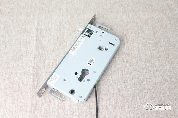 那些賣幾百塊錢的智能門鎖 你敢買嗎？