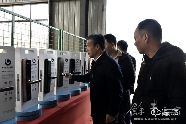 胡偉調研余干縣汽摩配、智能鎖產業發展情況