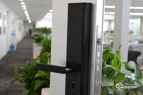 鹿客智能鎖怎么換電池 鹿客智能鎖沒電怎么辦