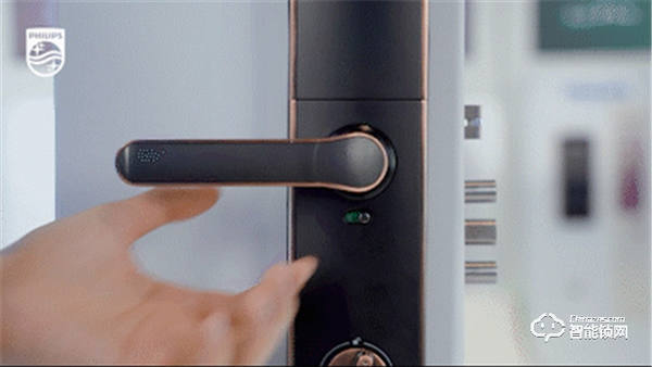 如何預(yù)防貓眼開鎖？換把飛利浦智能鎖就夠了