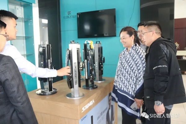 河南省房地產招標采購協會走進超人集團參觀考察