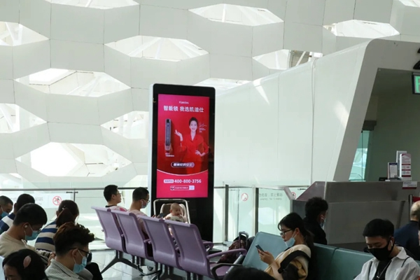 近百個登機口指示牌全覆蓋，凱迪仕新春加碼投放，持續霸屏深圳機場！