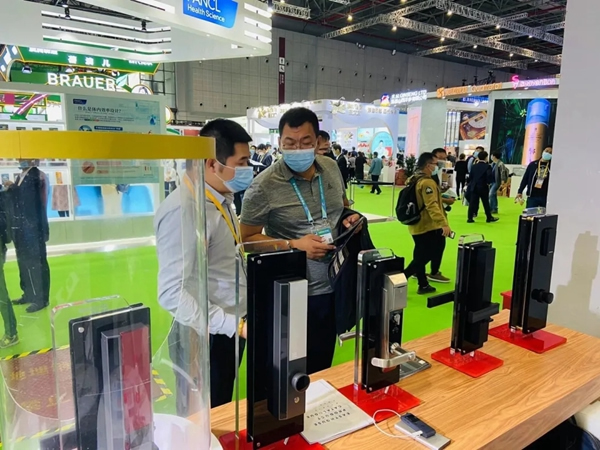 2020進博會：東屋高安全靜脈鎖再現(xiàn)新魅力