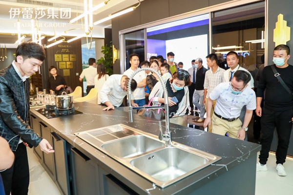 2020伊蕾莎集團(tuán)新商道財富峰會暨產(chǎn)品品鑒會舉行 聚焦復(fù)利思維新商道