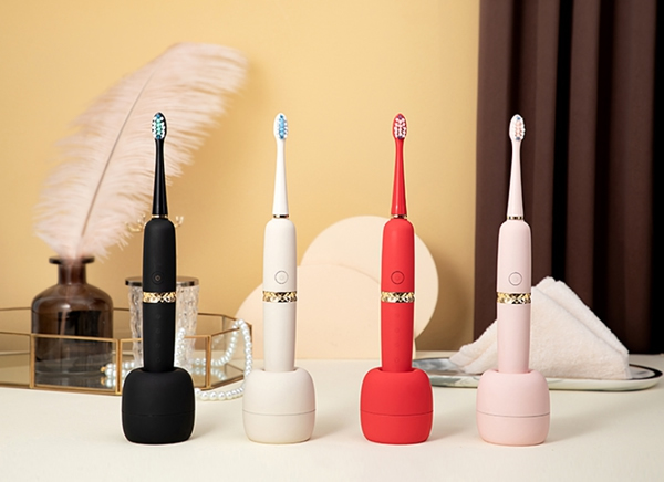 “霸道總裁”王耀慶在線帶貨，快來直播間搶TCL智能牙刷