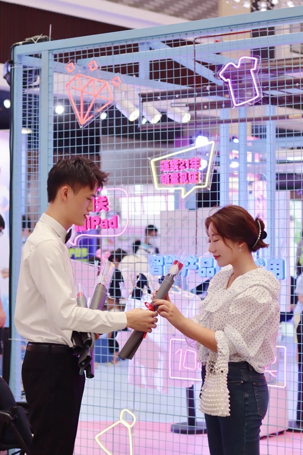 好太太【夢幻快閃店】營業 施華洛世奇®元素項鏈免費送