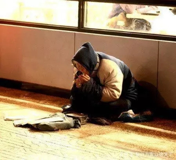 頂吉智能鎖告訴你為什么智能鎖更適合老年人