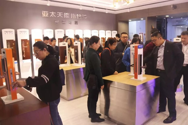 亞太天能智能鎖迎來富力地產領導蒞臨工廠考察指導