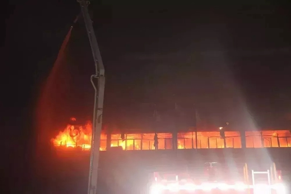 曼亞科技：江西一老板放火燒了自己的工廠 實體辛酸誰能懂