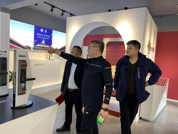 箭牌智能科技迎接江蘇省鎖業(yè)協(xié)會參觀交流 箭牌智能科技迎接江蘇省鎖業(yè)協(xié)會參觀交流