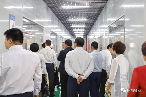 楊格鎖業(yè)迎接中國農(nóng)業(yè)銀行領(lǐng)導(dǎo)蒞臨楊格參觀 實現(xiàn)銀企共發(fā)展 