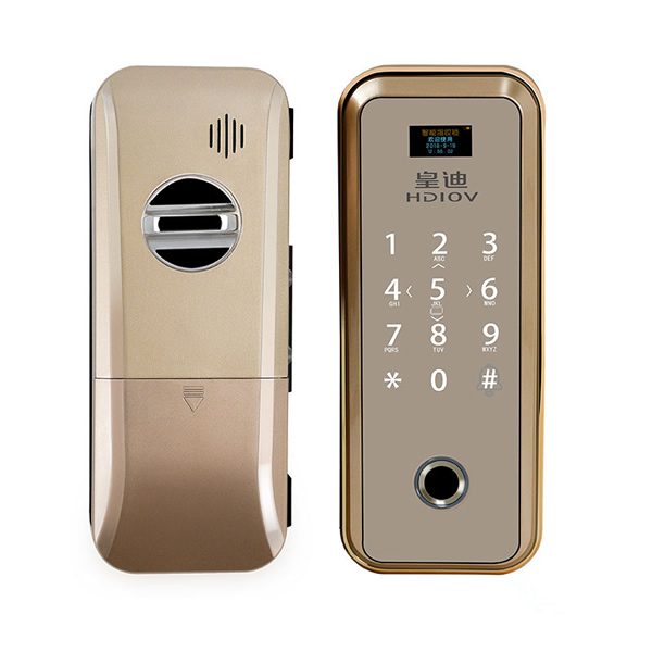 按了十多次指紋，終于打開了門，該換智能鎖了啊