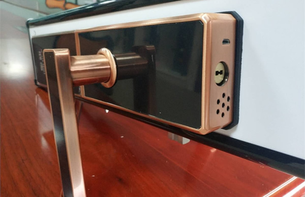 智能鎖沒電了怎么辦？這五個方法要記住，就算壞了也能用