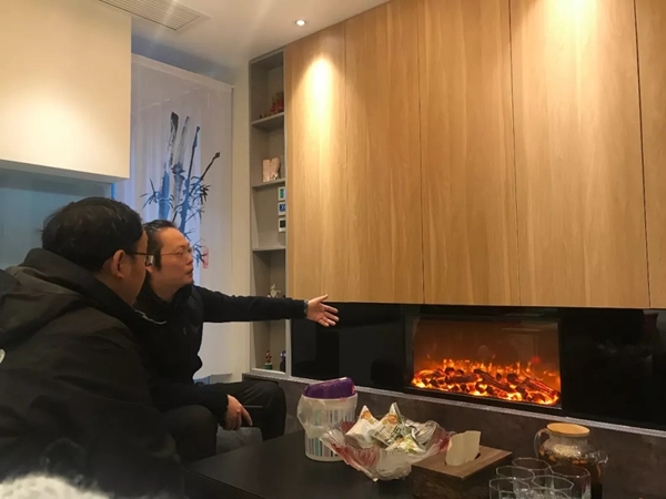 紫光物聯智能家居CEO葉龍到訪業主家庭調研產品效果