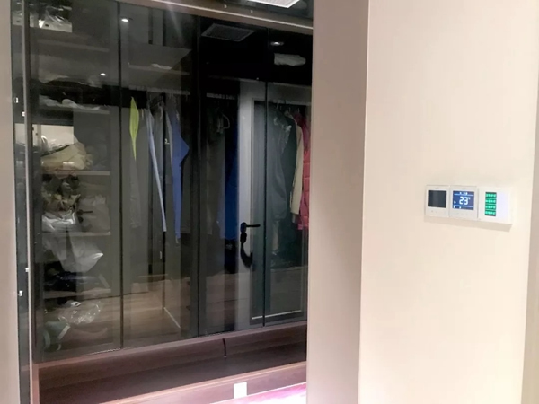 紫光物聯智能家居CEO葉龍到訪業主家庭調研產品效果