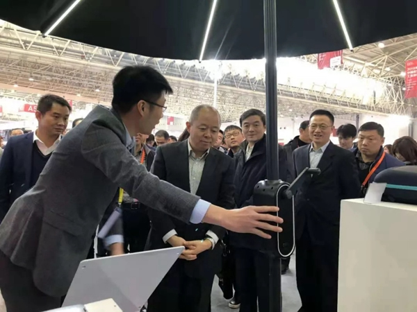 漢能薄膜發電背包和漢傘喜提“國家級”大獎！