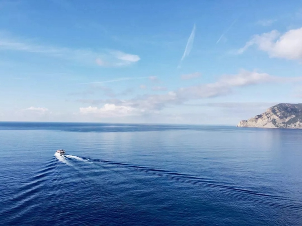 用了漢能儲能發電光紙，讓你一招治好手機電量恐懼癥！