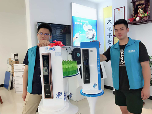 德犬體驗店成功案例：年輕人創業選擇比努力更重要！