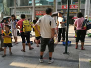 單從小孩上下學這件小事,我們就可以看出大變化。