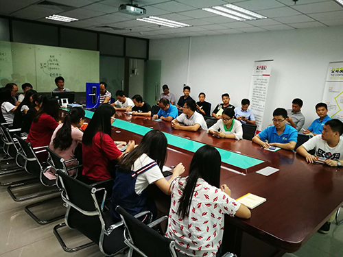 【德犬手機門鎖】開會沒玩手機被老板批評了，藍瘦…香菇…