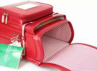 德犬護(hù)脊減負(fù)健康書(shū)包，可以將書(shū)包重量減輕三分之二