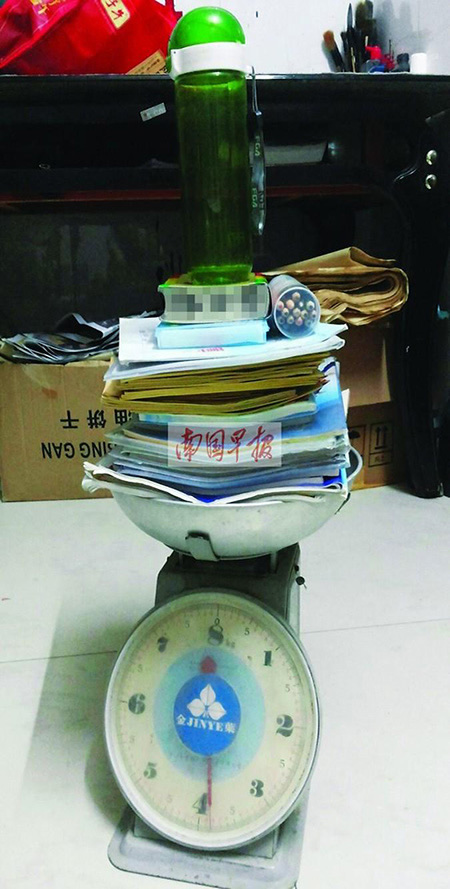 德犬護(hù)脊減負(fù)健康書(shū)包，可以將書(shū)包重量減輕三分之二