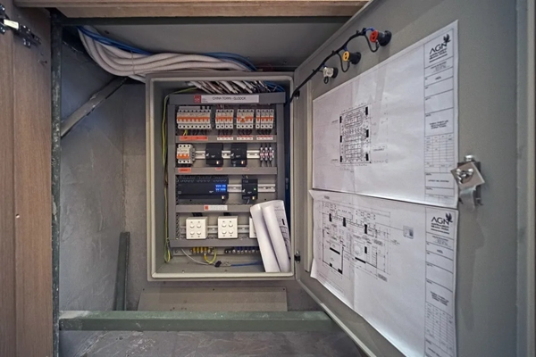 河?xùn)|智能家居：中餐館的智能燈光控制體驗