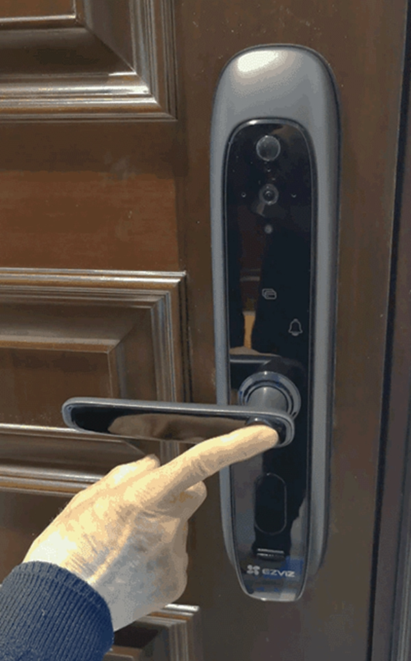 螢石智能家居:智能鎖、監控、門鈴三合一的可視門鎖體驗