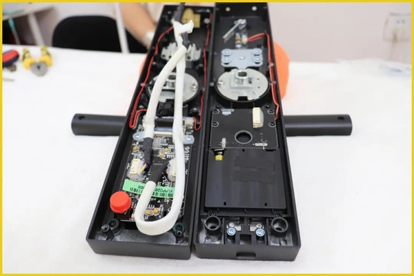 顏值超群，內在有料！行業權威媒體拆機測評KUB-KX9智能鎖!