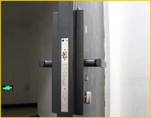 顏值超群，內在有料！行業權威媒體拆機測評KUB-KX9智能鎖!