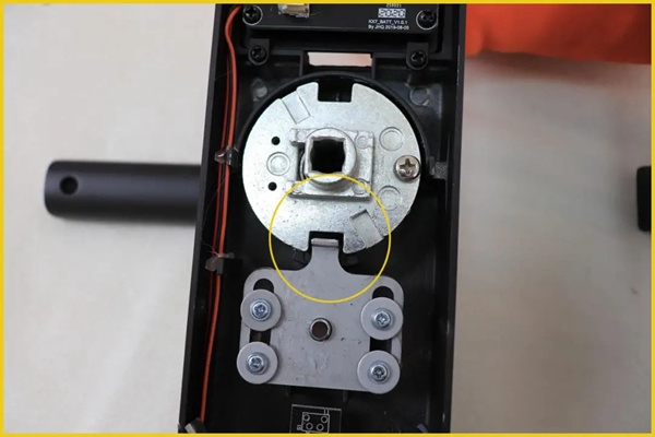 顏值超群，內在有料！行業權威媒體拆機測評KUB-KX9智能鎖!