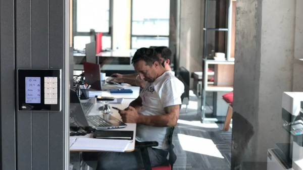 河?xùn)|智能家居告訴你！別人家的辦公室到底是怎樣的