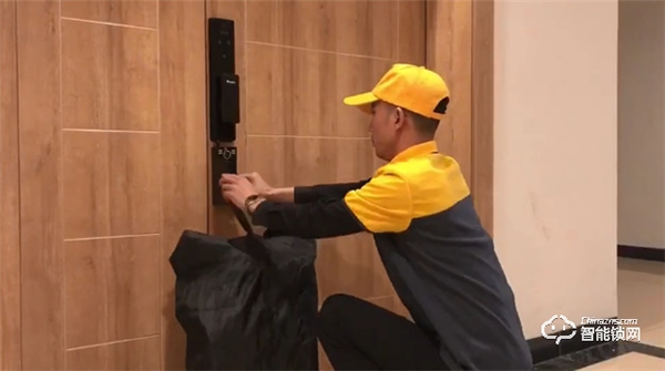 新規(guī)出臺(tái)，快遞必須送上門！可以收快遞的人臉識(shí)別鎖來(lái)了！