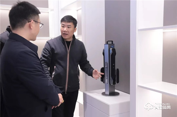 市委書記新年“三服務”首訪超人，勉勵企業堅定信心乘勢而上，搶機遇抓發展