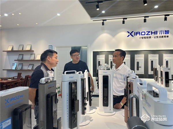 小智智能鎖‖中山鎮(zhèn)區(qū)領(lǐng)導(dǎo)實(shí)地走訪逸家安防，同心共謀促發(fā)展！