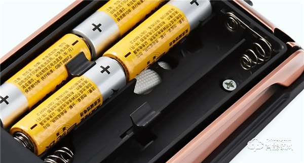 十一假期歸來，智能鎖沒電了該怎么辦？揚子智能鎖教你3秒解決！