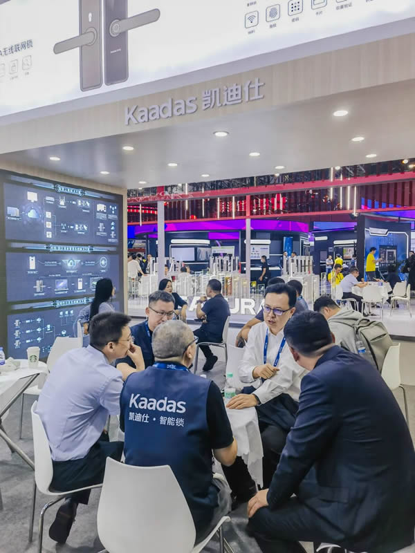 Kaadas凱迪仕重磅亮相雙展會(huì)，助力智能鎖行業(yè)高質(zhì)量發(fā)展！