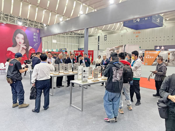 匯泰龍?bào)@艷亮相佛山門(mén)窗博覽會(huì)暨定制家居博覽會(huì)！