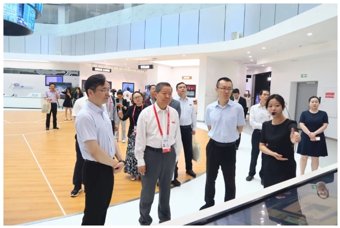 中國工程院院士袁亮一行蒞臨星網(wǎng)銳捷調(diào)研指導 中國工程院院士袁亮一行蒞臨星網(wǎng)銳捷調(diào)研指導