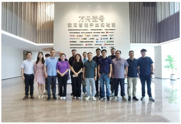 睿同控股參訪華為方舟壹號空間智能開放實(shí)驗(yàn)室,攜手共探智慧空間新未來 睿同控股參訪華為方舟壹號空間智能開放實(shí)驗(yàn)室,攜手共探智慧空間新未來