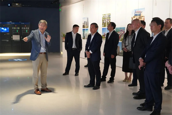 “很智能！” 中建四局黨委書(shū)記、董事長(zhǎng)易文權(quán)一行調(diào)研達(dá)實(shí)智能