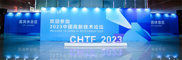 沉浸式體驗高交會IT展上的各類智能終端設(shè)備