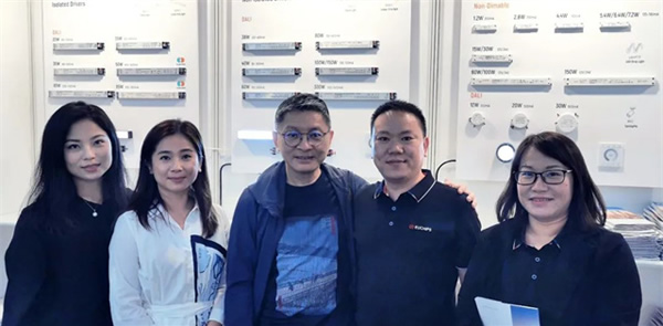 展會回顧 | 歐切斯驚艷亮相香港國際秋季燈飾展,引領智能調光新潮流 展會回顧 | 歐切斯驚艷亮相香港國際秋季燈飾展,引領智能調光新潮流