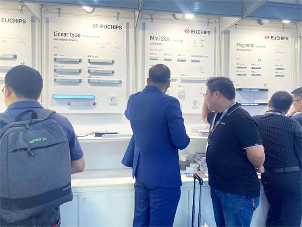 展會回顧 | 歐切斯驚艷亮相香港國際秋季燈飾展,引領智能調光新潮流 展會回顧 | 歐切斯驚艷亮相香港國際秋季燈飾展,引領智能調光新潮流