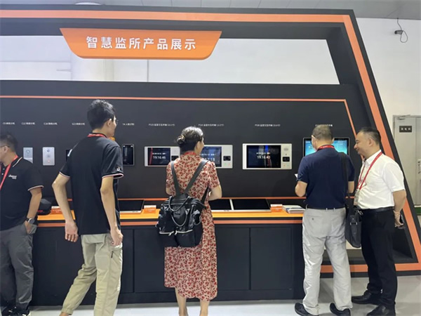 狄耐克亮相警安法務科技展,重磅嘉賓蒞臨添彩 狄耐克亮相警安法務科技展,重磅嘉賓蒞臨添彩