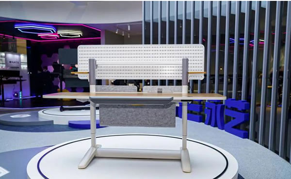 坐姿調(diào)節(jié)、無感護(hù)頸 智能家居終于向桌椅“動手”了 坐姿調(diào)節(jié)、無感護(hù)頸 智能家居終于向桌椅“動手”了