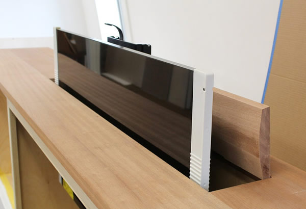 蘇大強玩上了癮 聊聊明玉家的升降電視 蘇大強玩上了癮 聊聊明玉家的升降電視