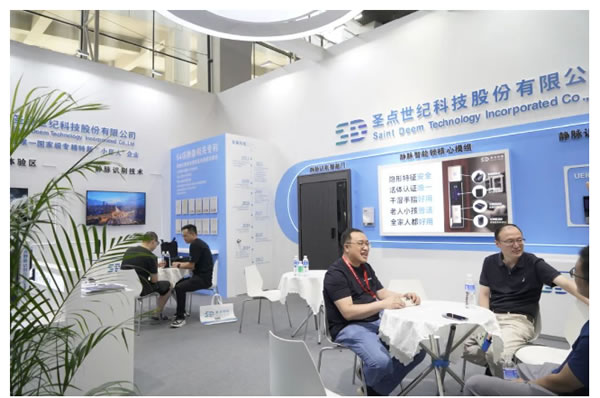 云鹿與圣點科技深度合作,聯合在中國建博會與世界人工智能大會展出! 云鹿與圣點科技深度合作,聯合在中國建博會與世界人工智能大會展出!